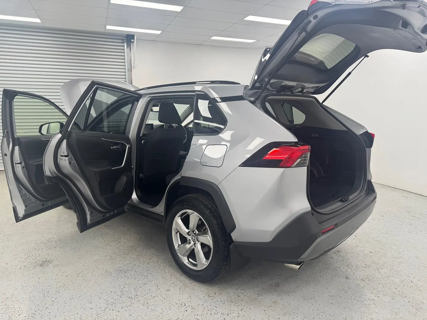 2020 Toyota RAV4 Gallery Image 10