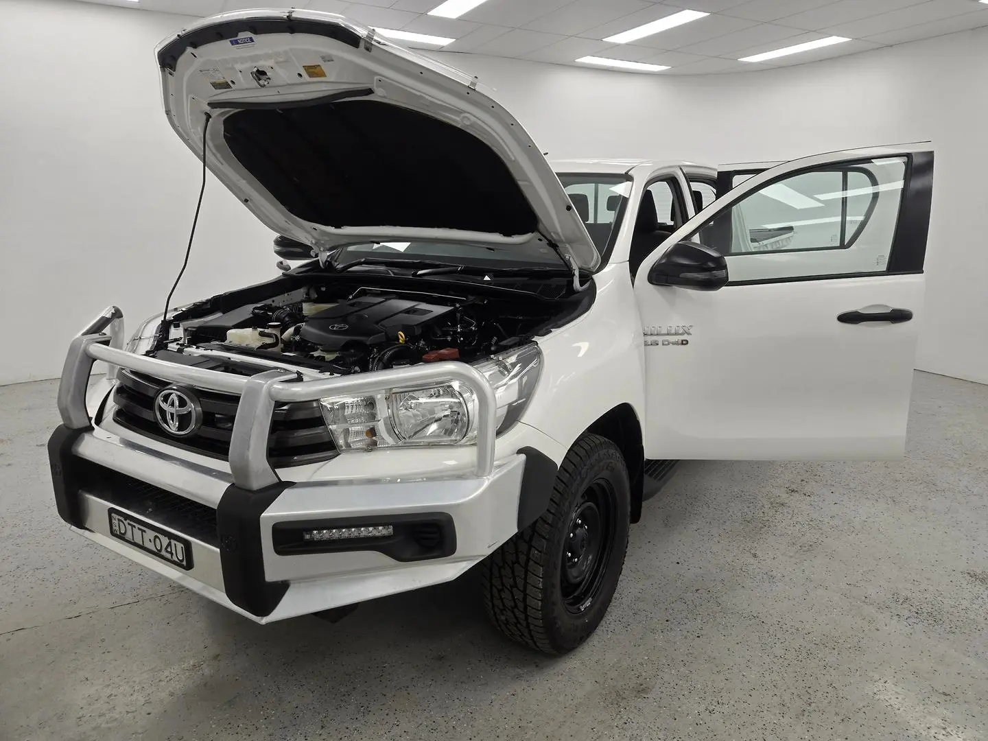 2017 Toyota Hilux Gallery Image 13