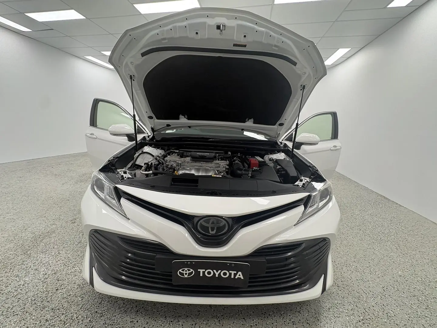 2019 Toyota Camry Gallery Image 16