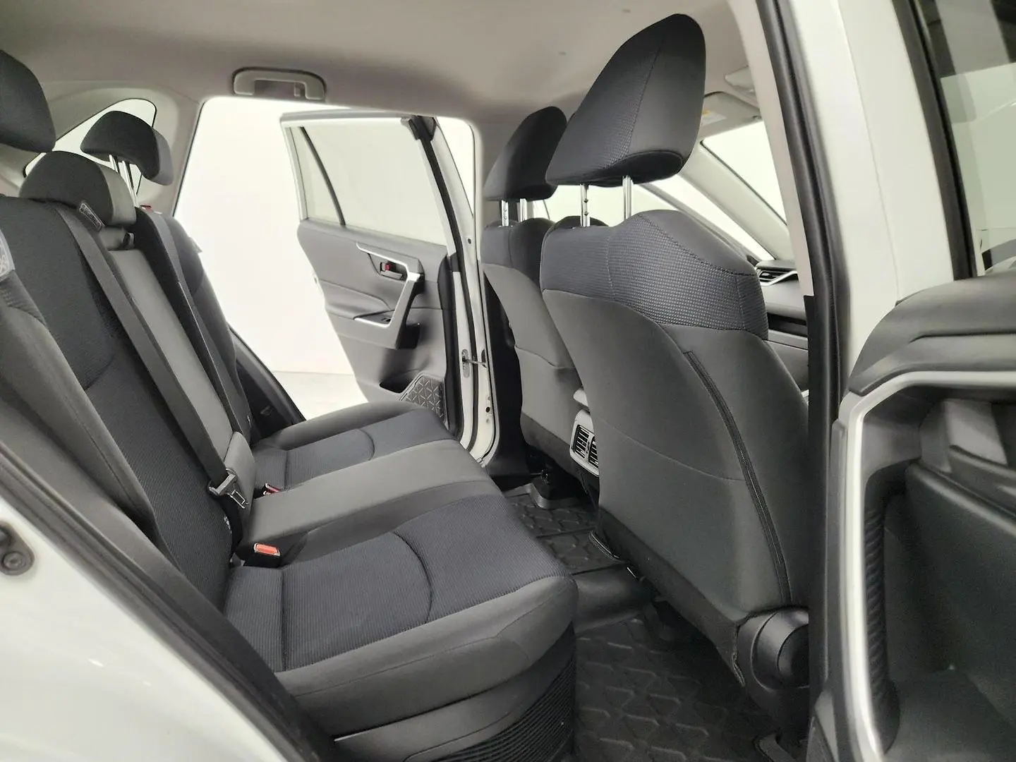 2019 Toyota RAV4 Gallery Image 24