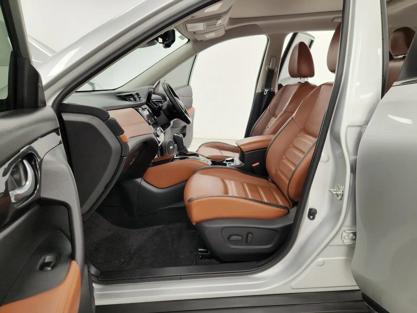2022 Nissan X-TRAIL Gallery Image 16