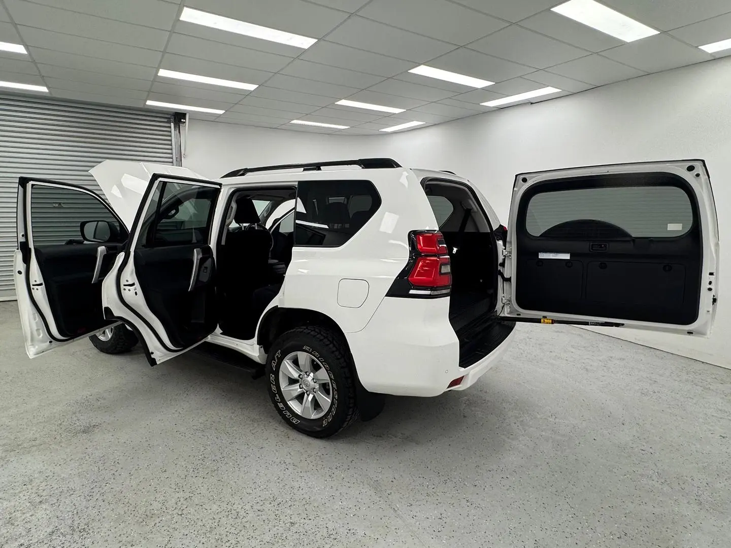 2020 Toyota Landcruiser Prado Gallery Image 10