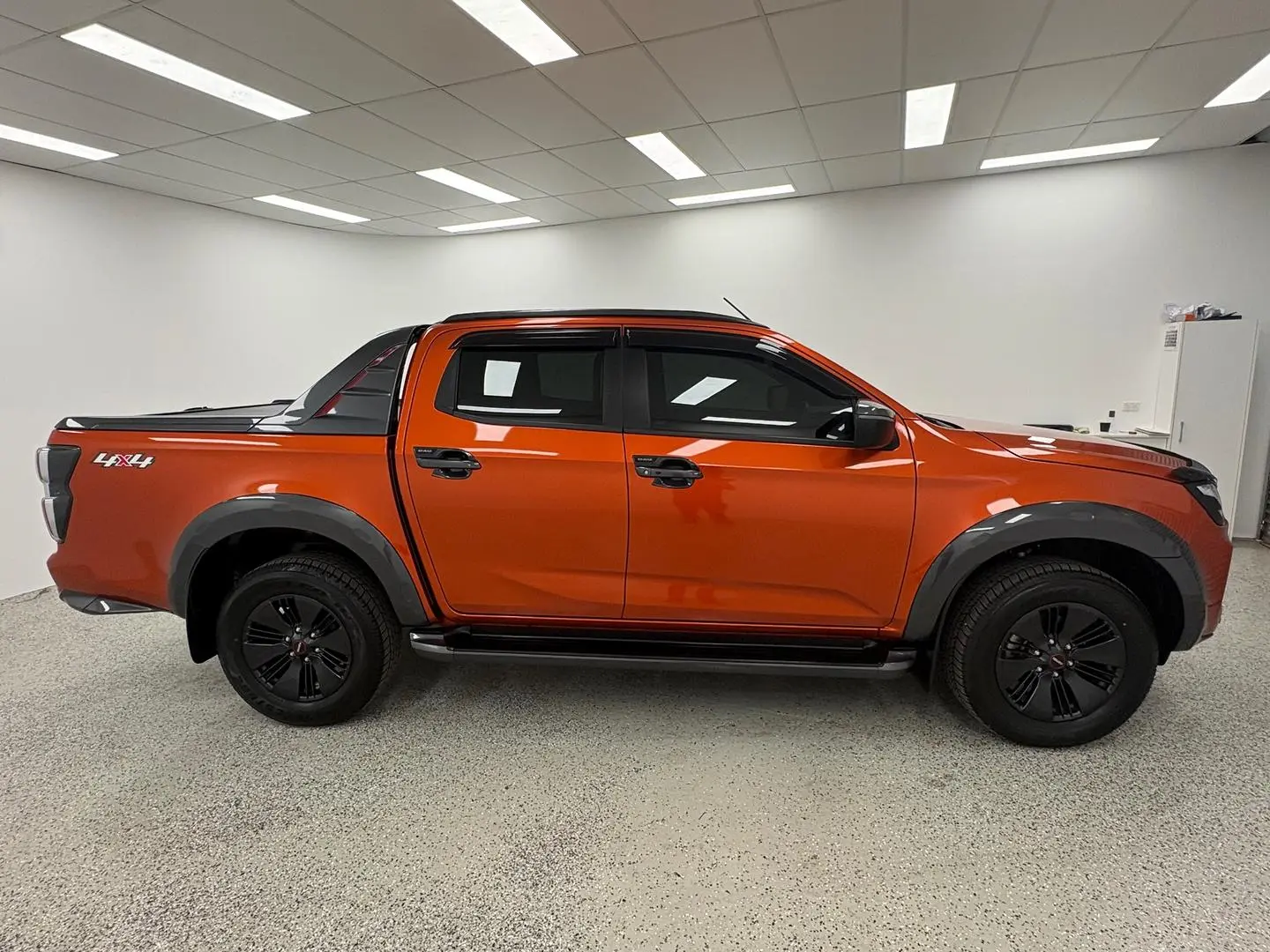 2021 Isuzu D-MAX Gallery Image 2