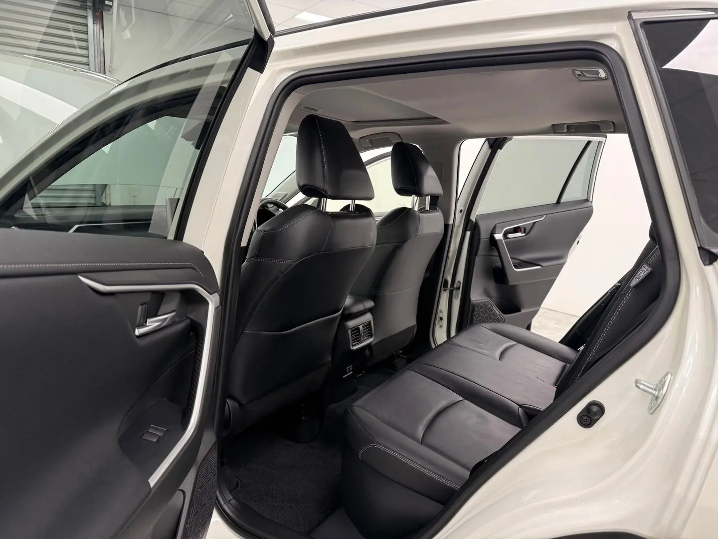 2020 Toyota RAV4 Gallery Image 10