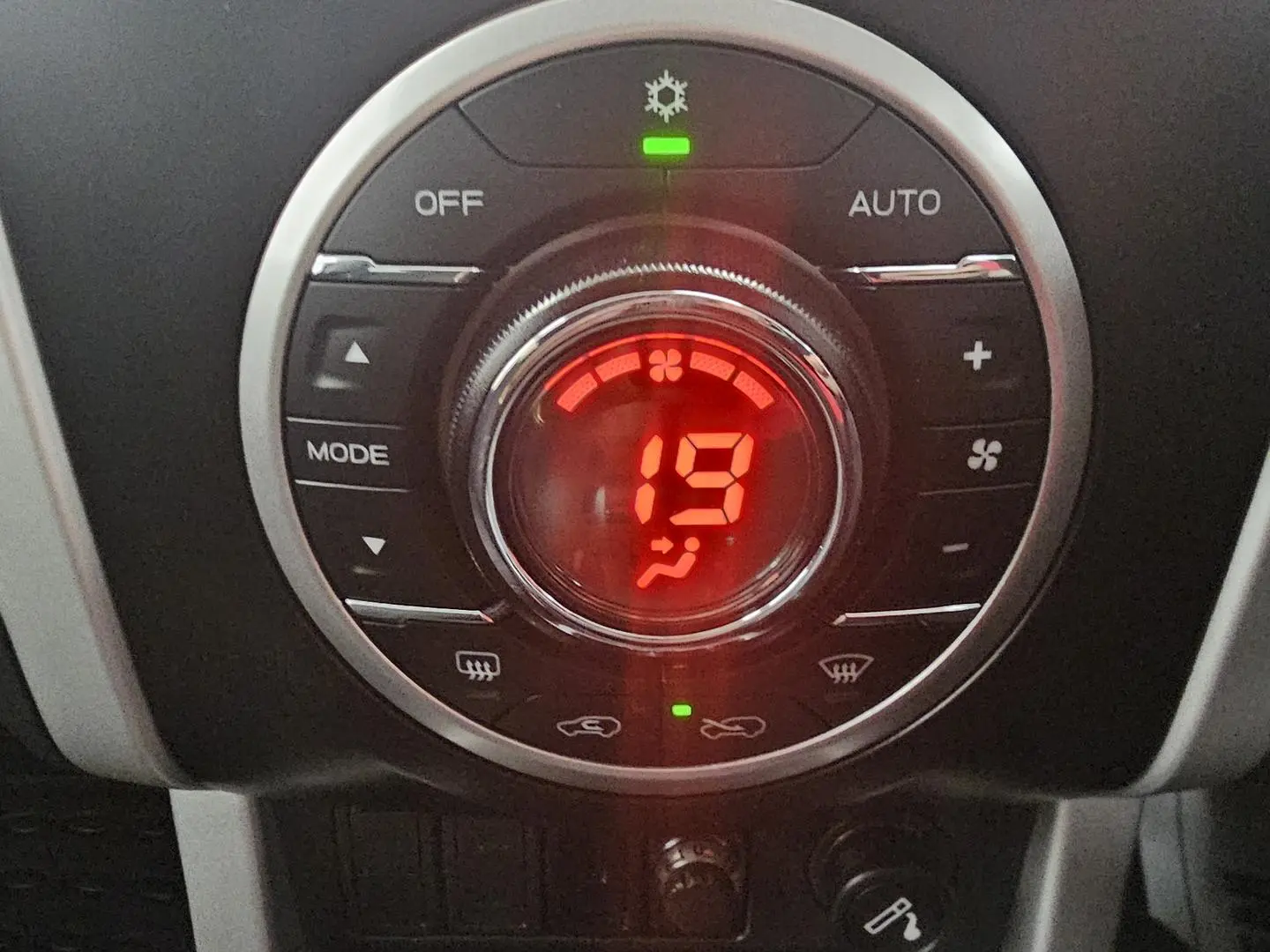 2020 Isuzu MU-X Gallery Image 34