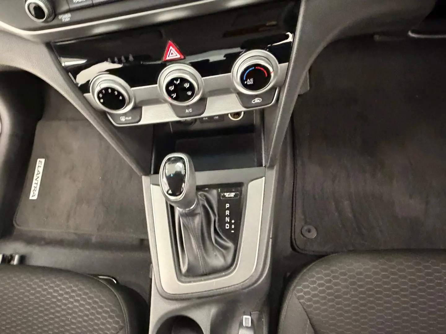 2019 Hyundai Elantra Gallery Image 21