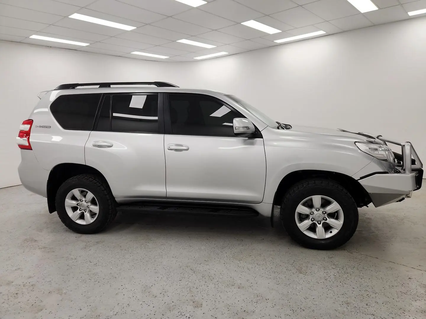2017 Toyota Landcruiser Prado Gallery Image 2