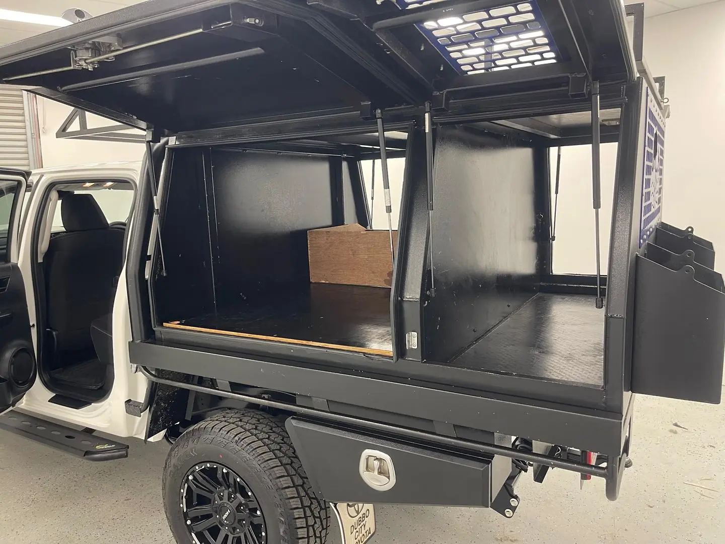 2025 Toyota Hilux Gallery Image 11