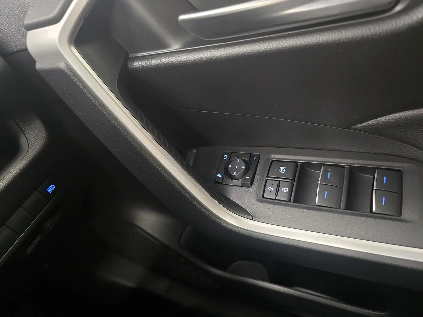 2022 Toyota RAV4 Gallery Image 25