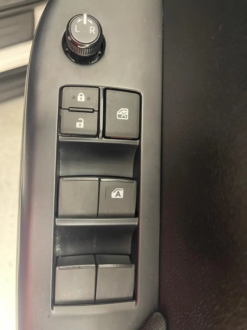 2024 Toyota Hilux Gallery Image 21