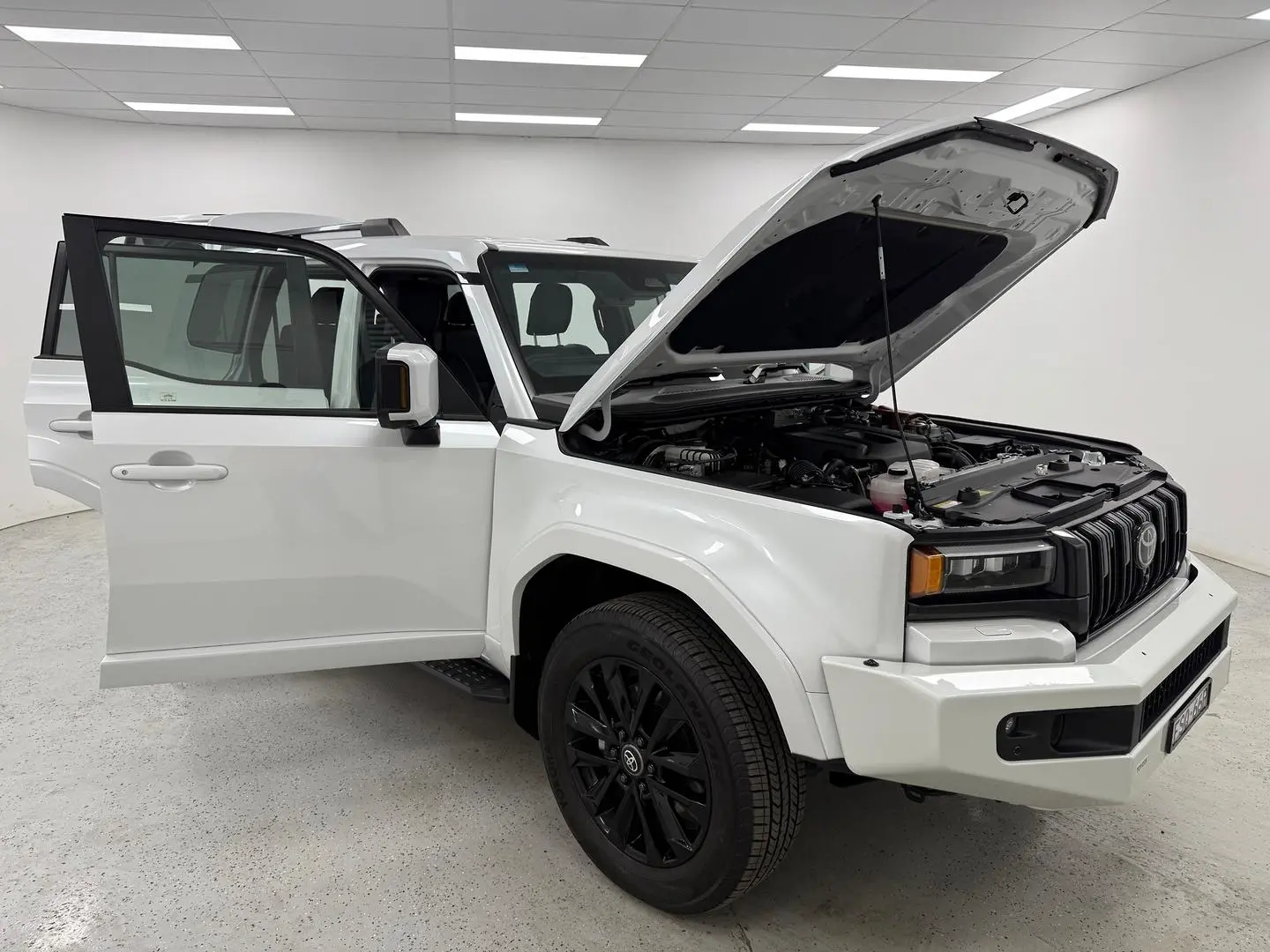 2024 Toyota Landcruiser Prado Gallery Image 9