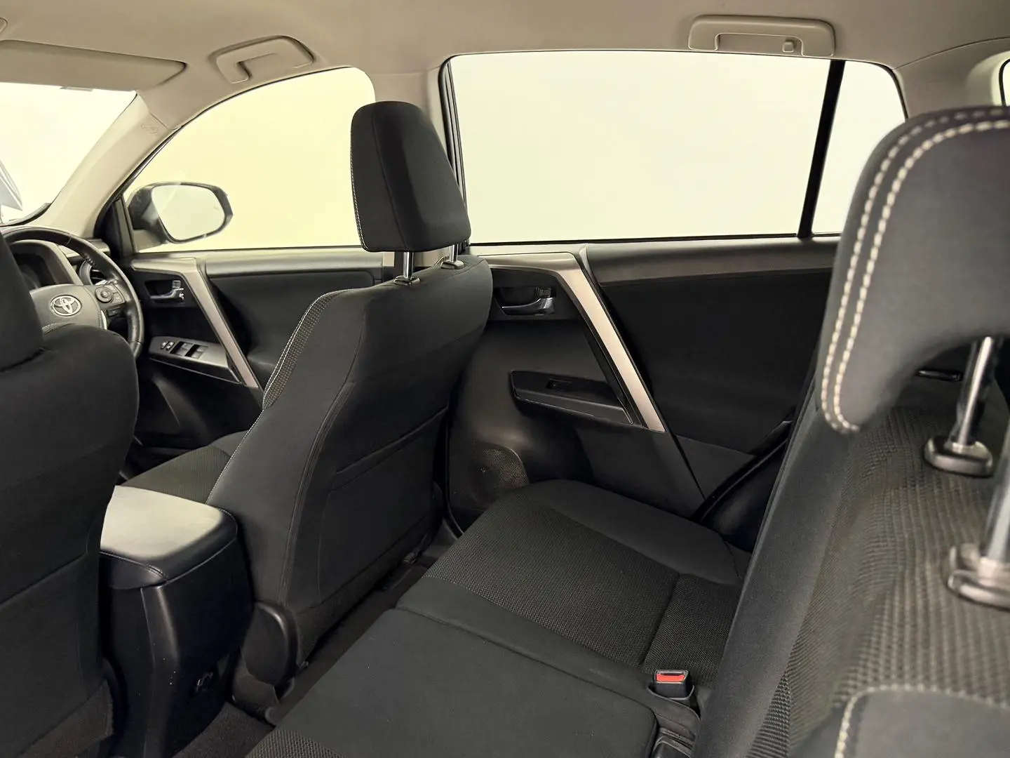 2018 Toyota RAV4 Gallery Image 29