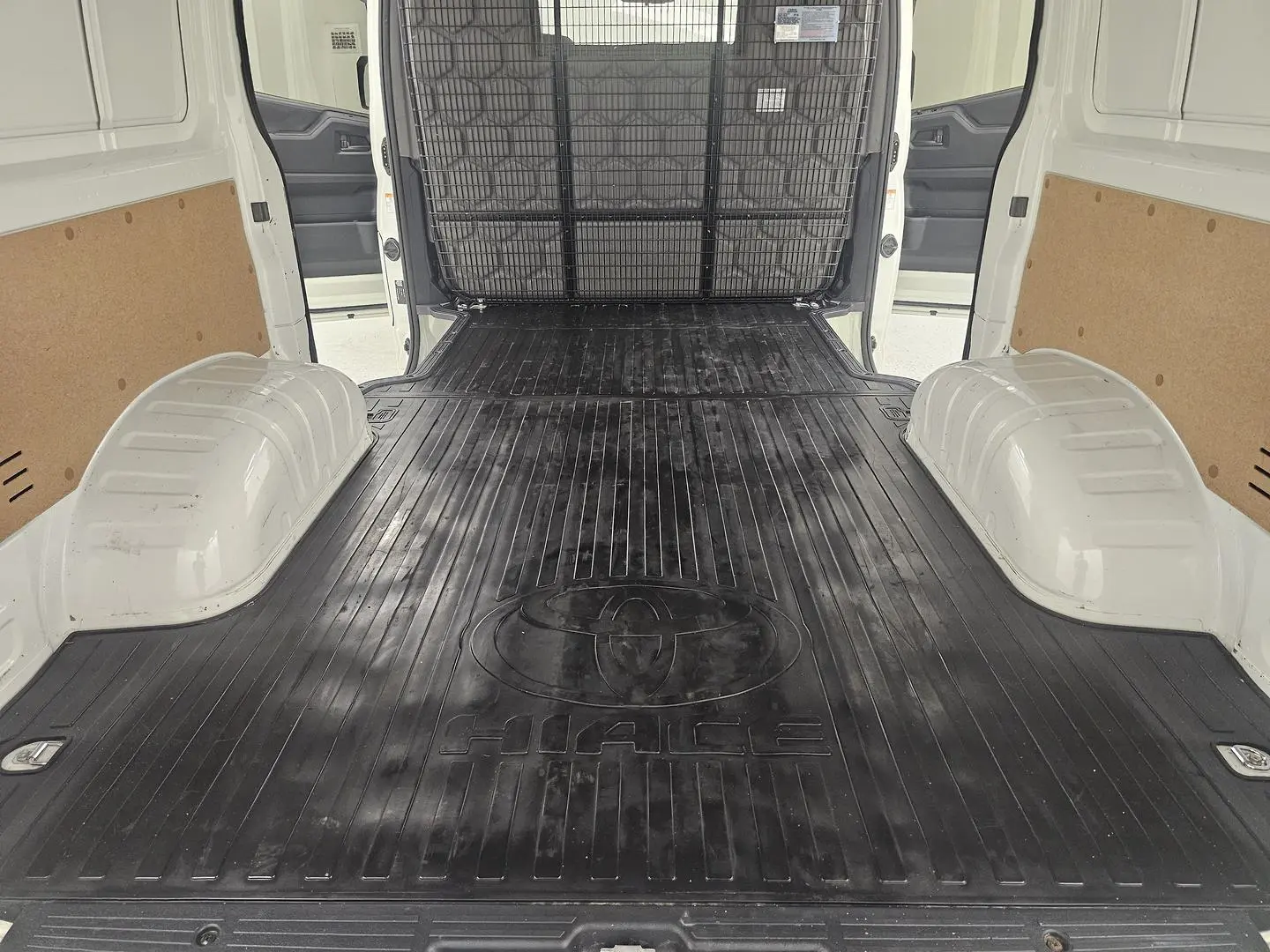 2022 Toyota Hiace Gallery Image 18