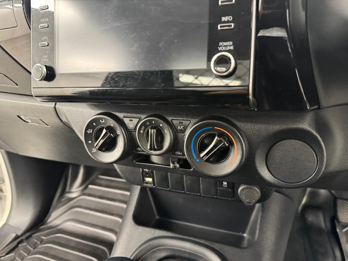 2020 Toyota Hilux Gallery Image 15
