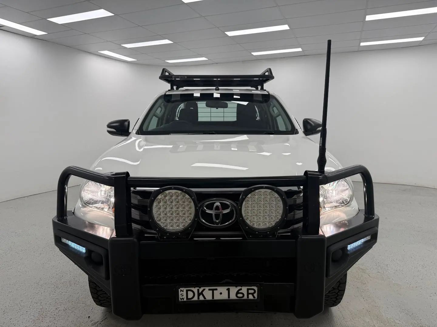 2016 Toyota Hilux Gallery Image 38