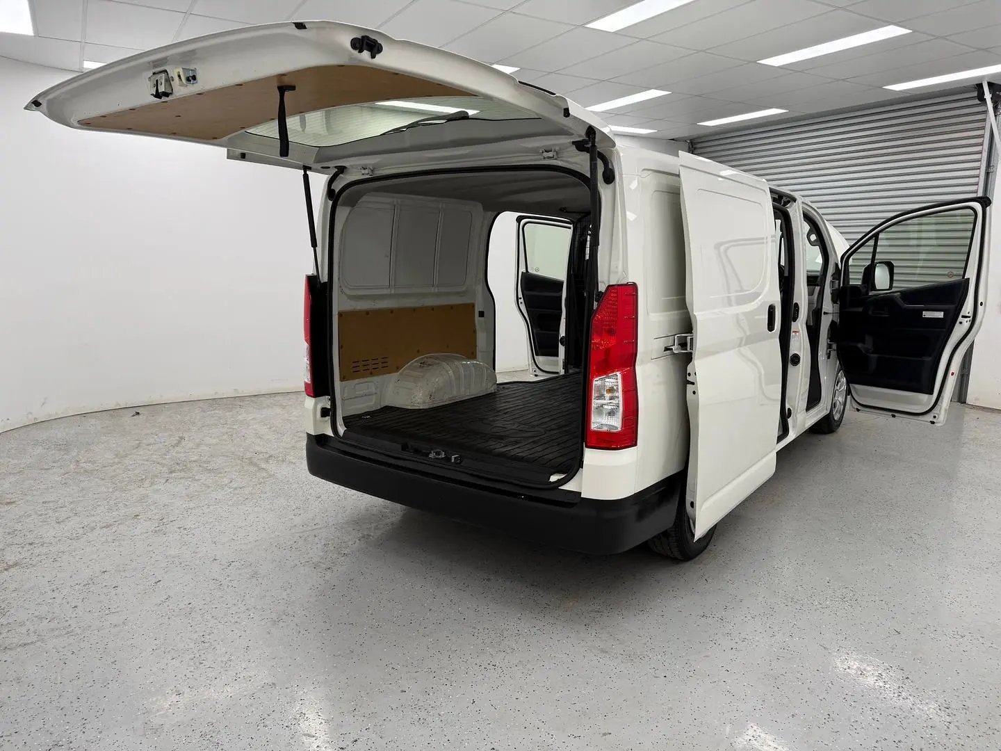 2022 Toyota Hiace Gallery Image 15