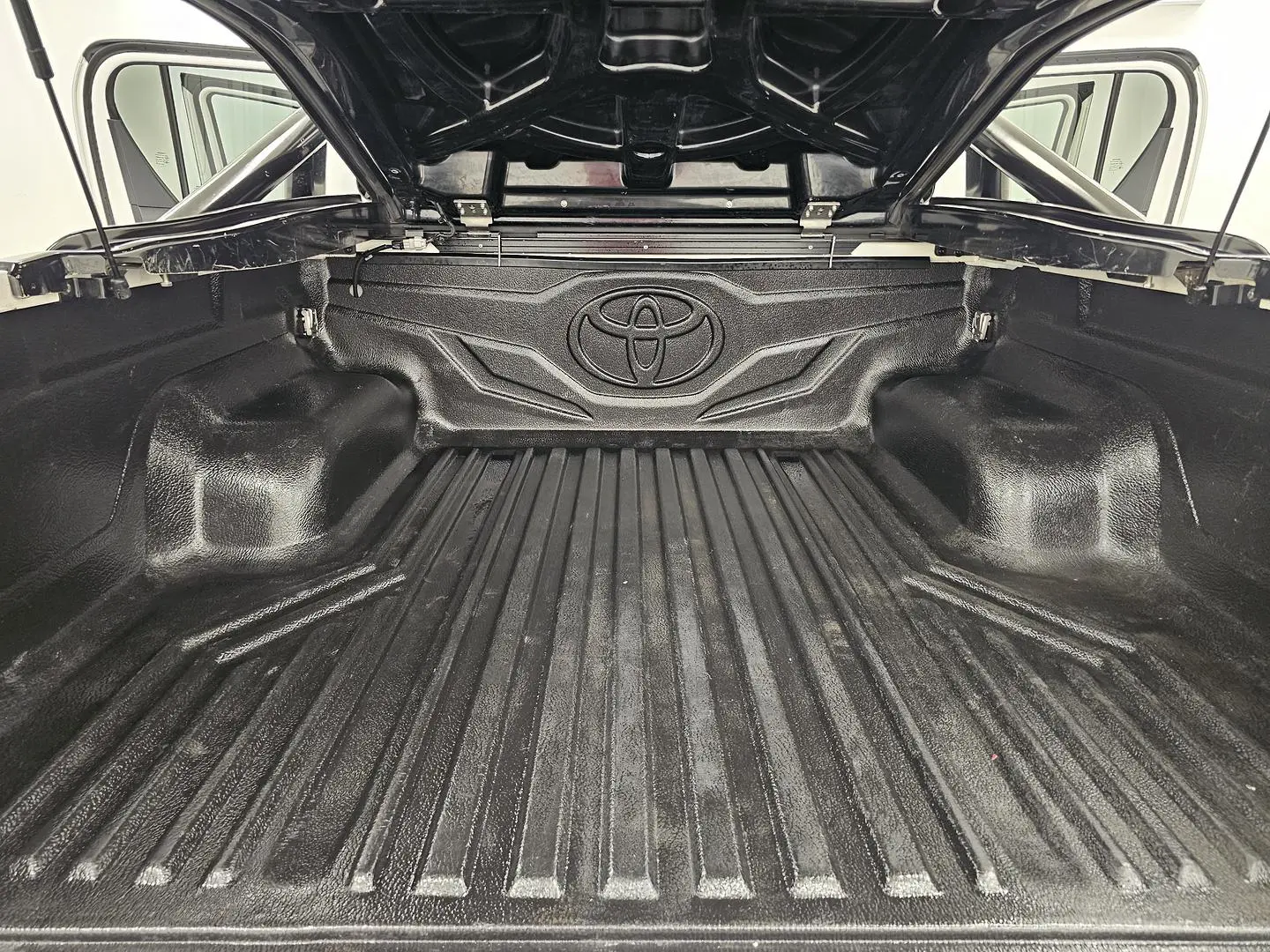 2017 Toyota Hilux Gallery Image 18