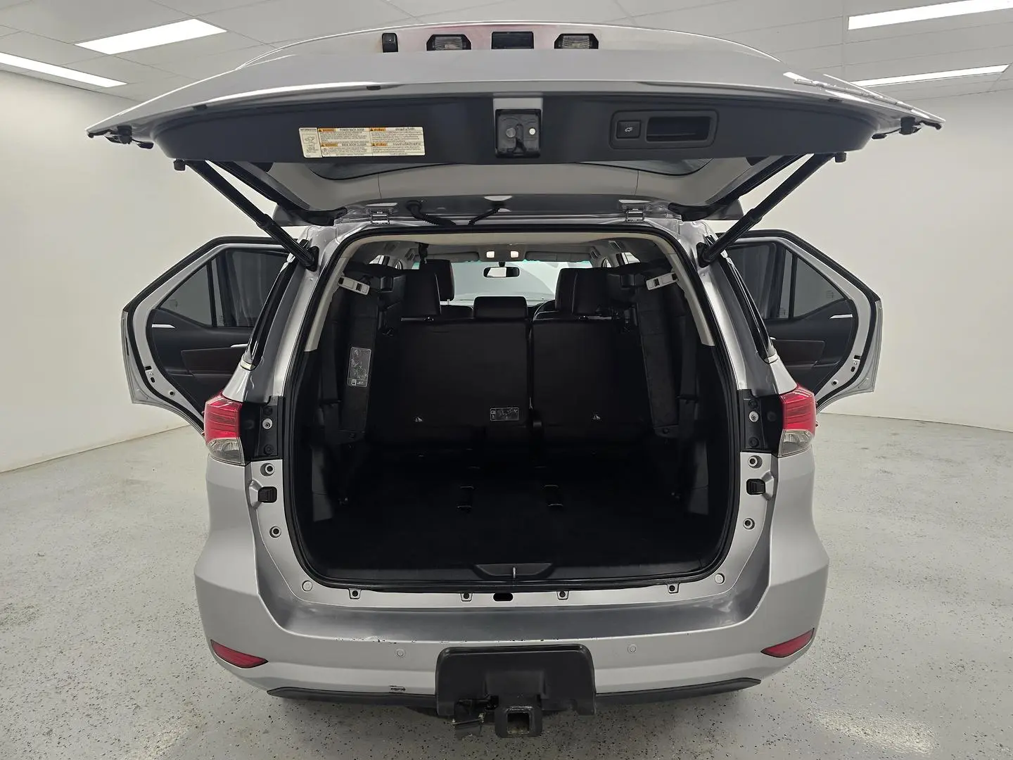 2017 Toyota Fortuner Gallery Image 11