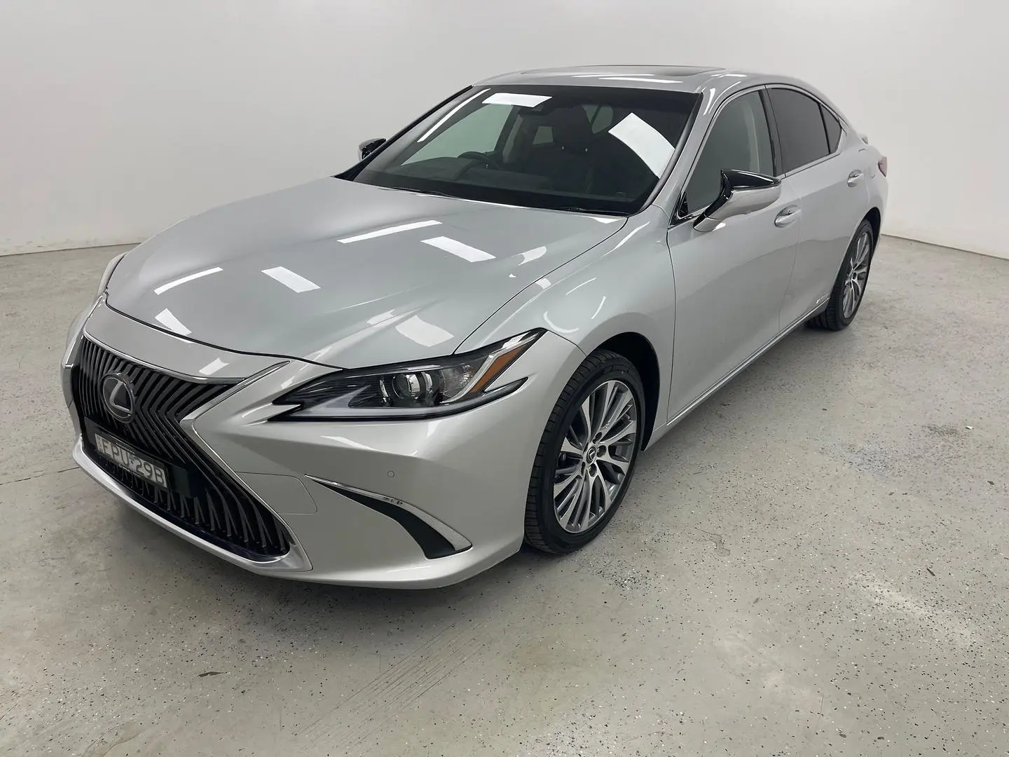 2021 Lexus ES Gallery Image 6