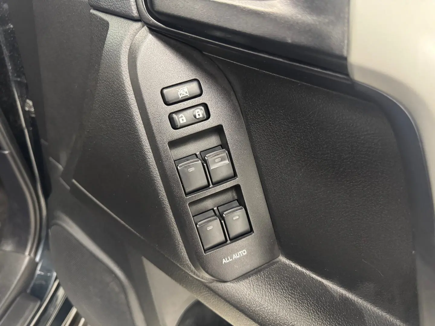 2016 Toyota Landcruiser Prado Gallery Image 16