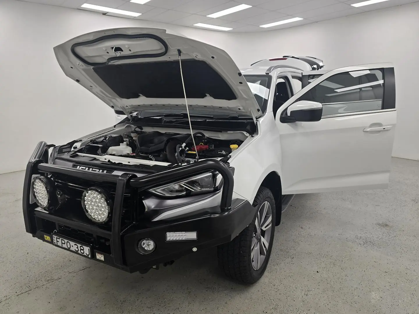 2023 Isuzu MU-X Gallery Image 14