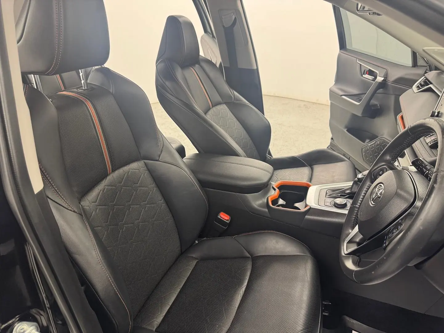 2020 Toyota RAV4 Gallery Image 24