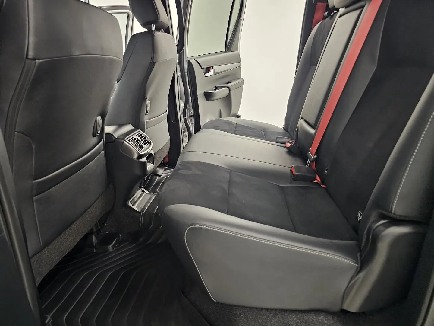 2025 Toyota Hilux Gallery Image 15