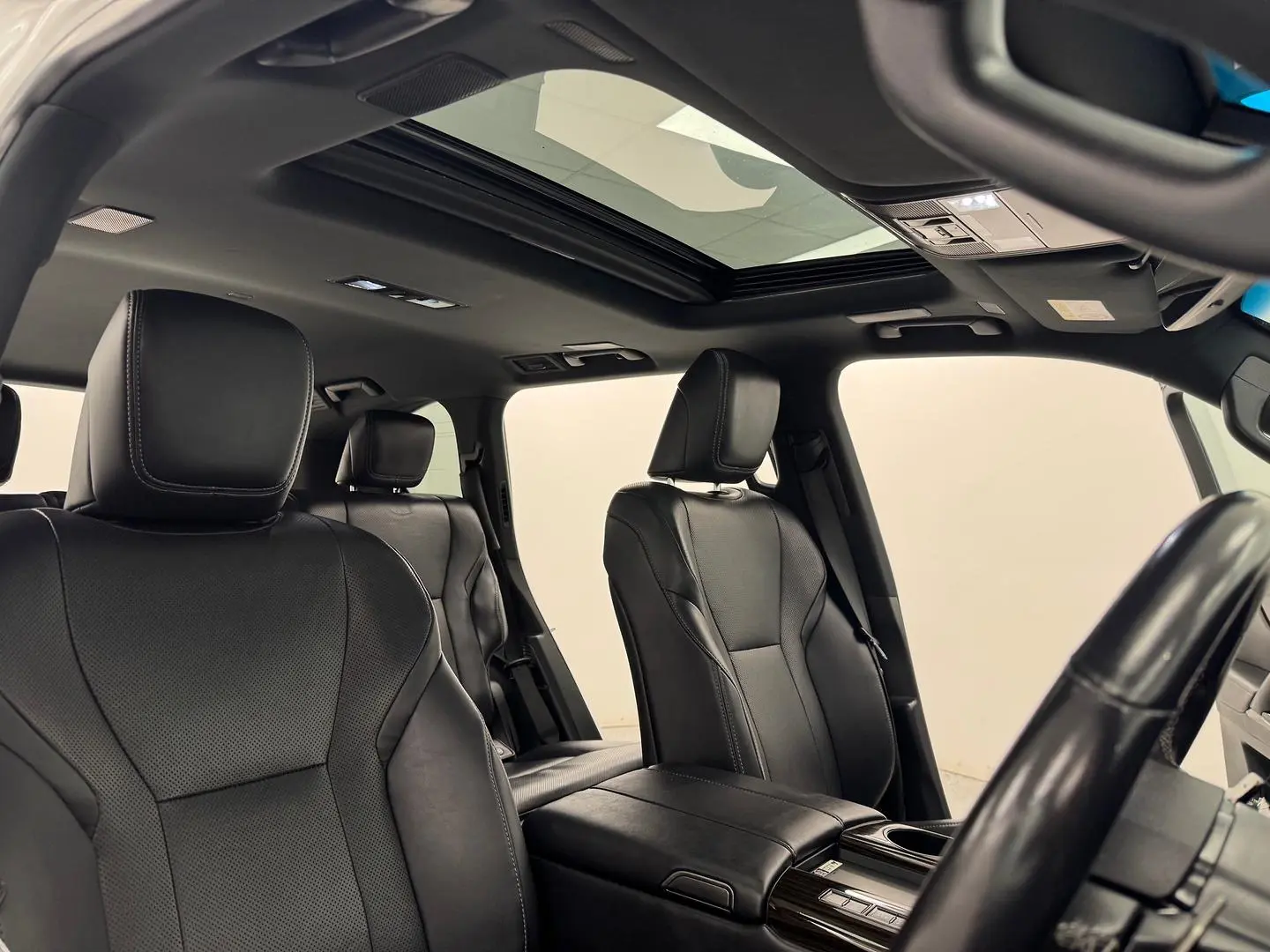 2022 Lexus LX Gallery Image 30