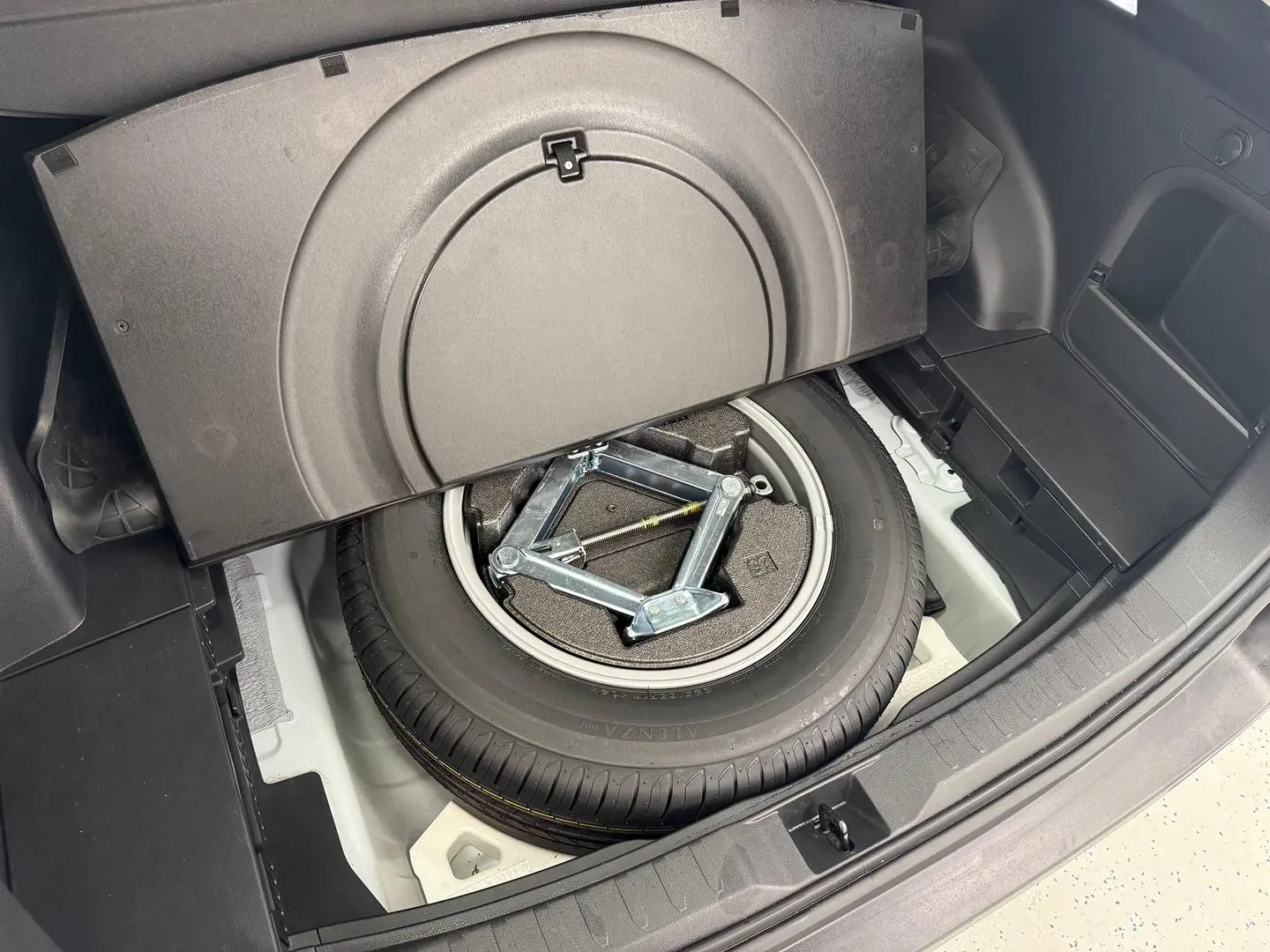 2022 Toyota RAV4 Gallery Image 15