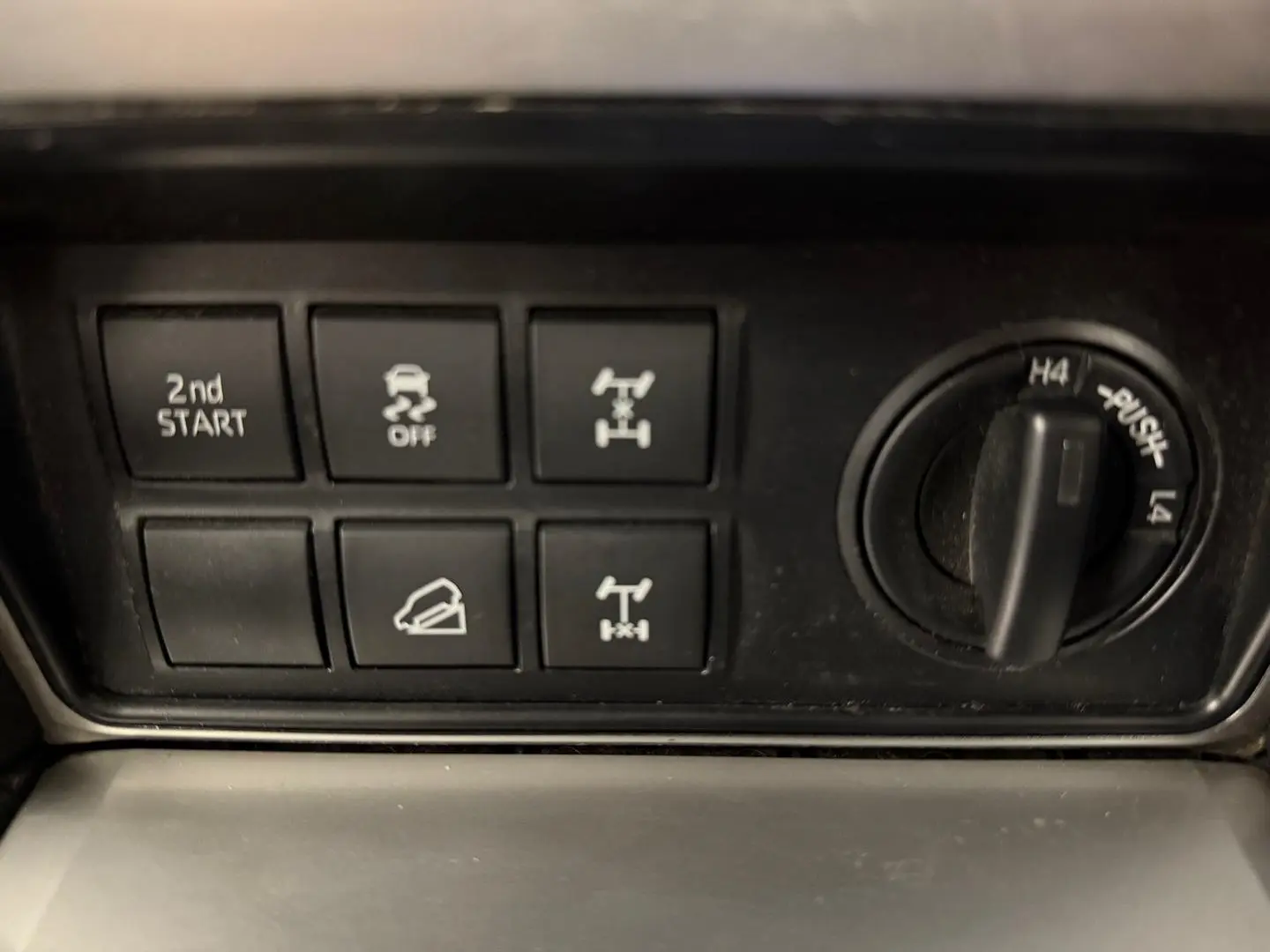 2020 Toyota Landcruiser Prado Gallery Image 36