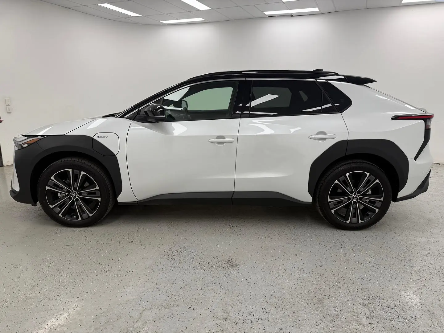 2025 Toyota bZ4X Gallery Image 6