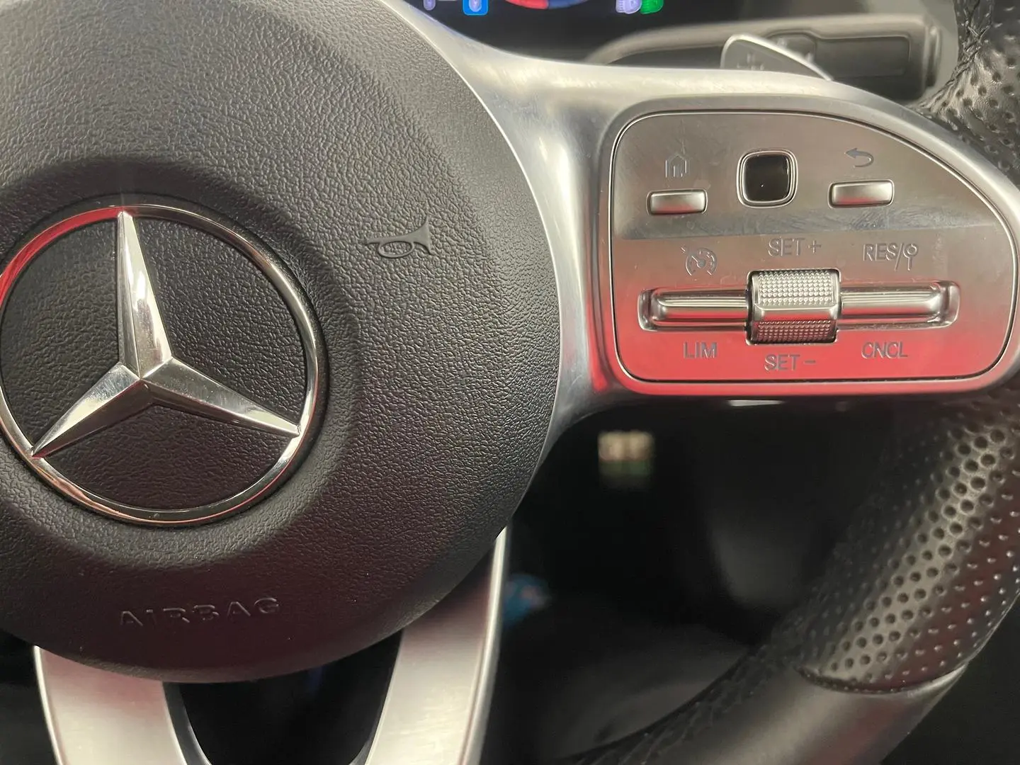 2020 Mercedes-Benz GLA-Class Gallery Image 34