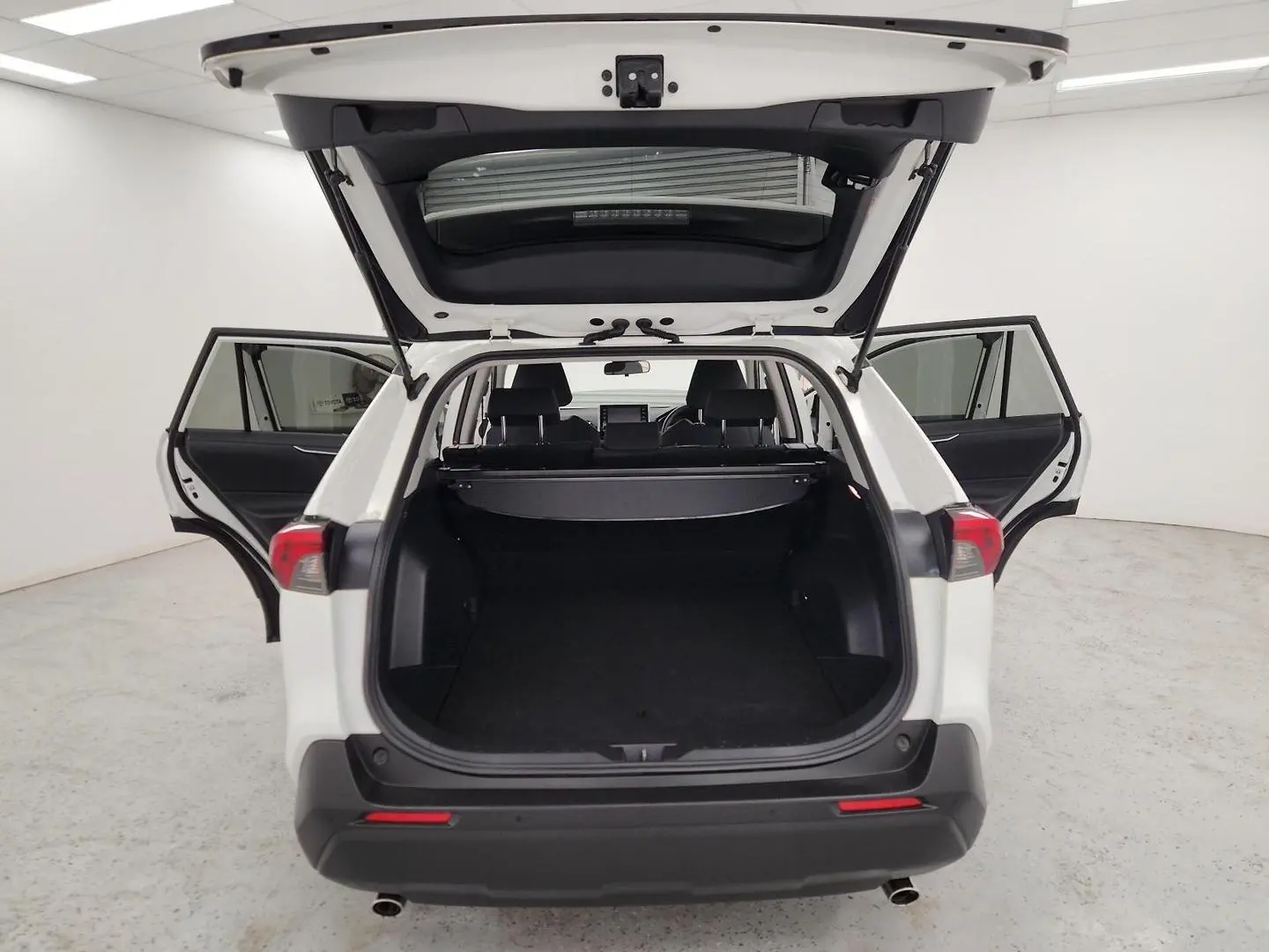 2019 Toyota RAV4 Gallery Image 11