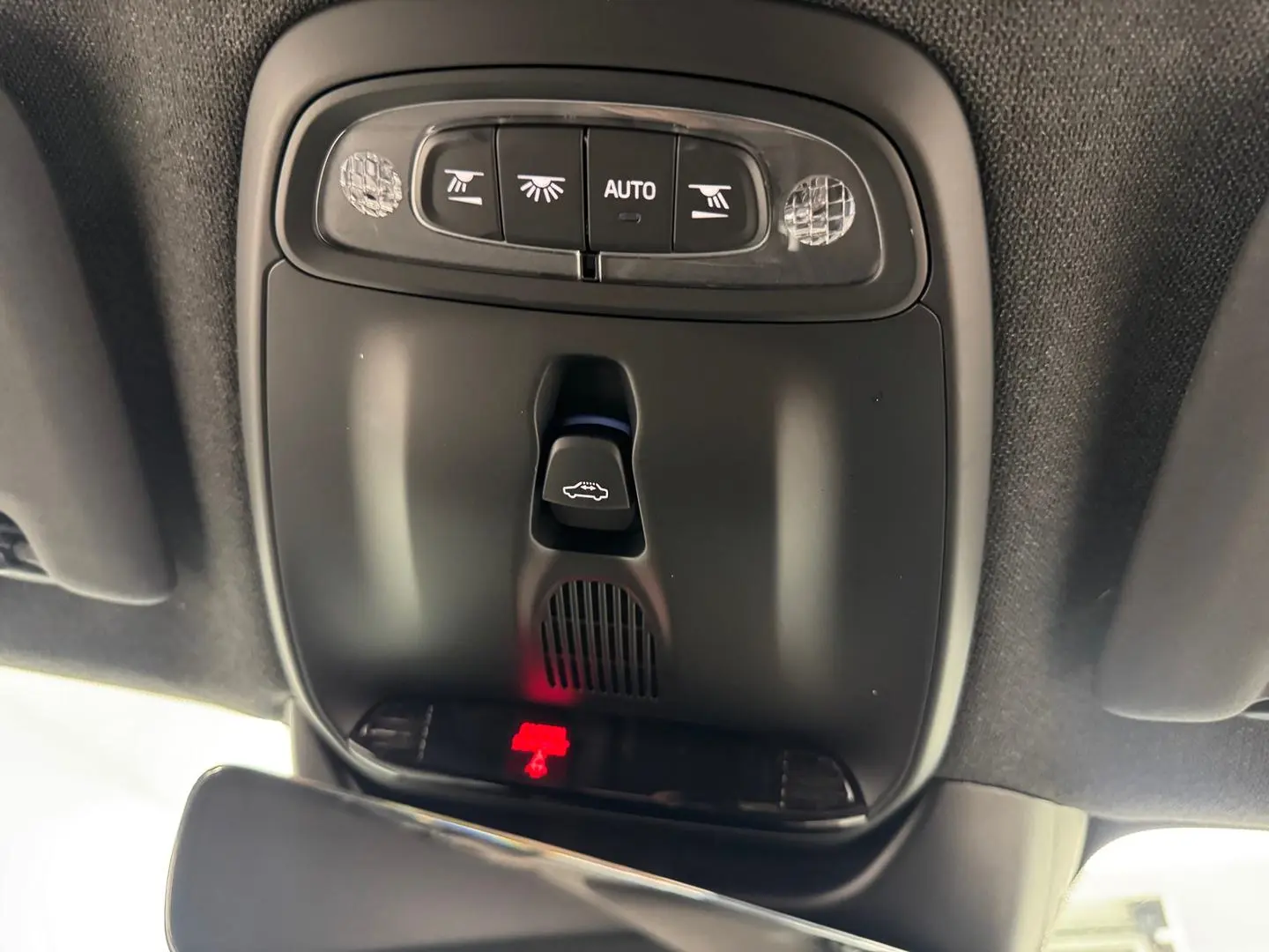 2020 Volvo XC40 Gallery Image 26