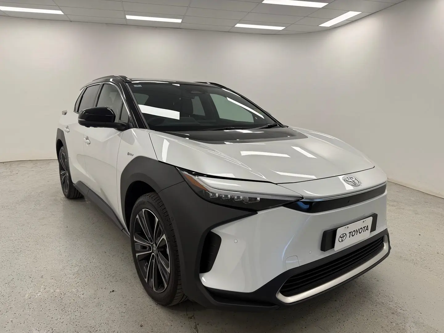 2025 Toyota bZ4X Gallery Image 1