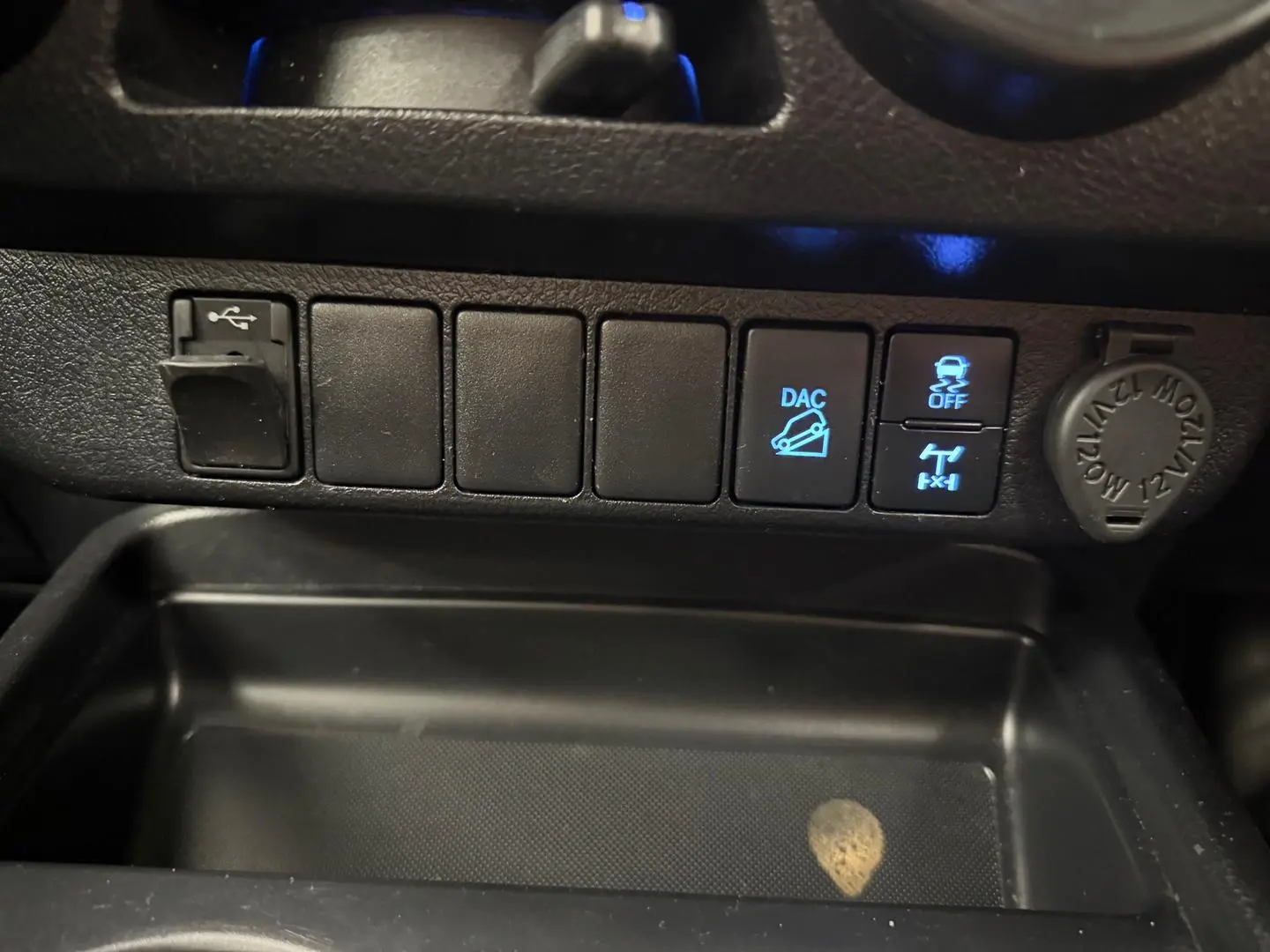 2022 Toyota Hilux Gallery Image 34