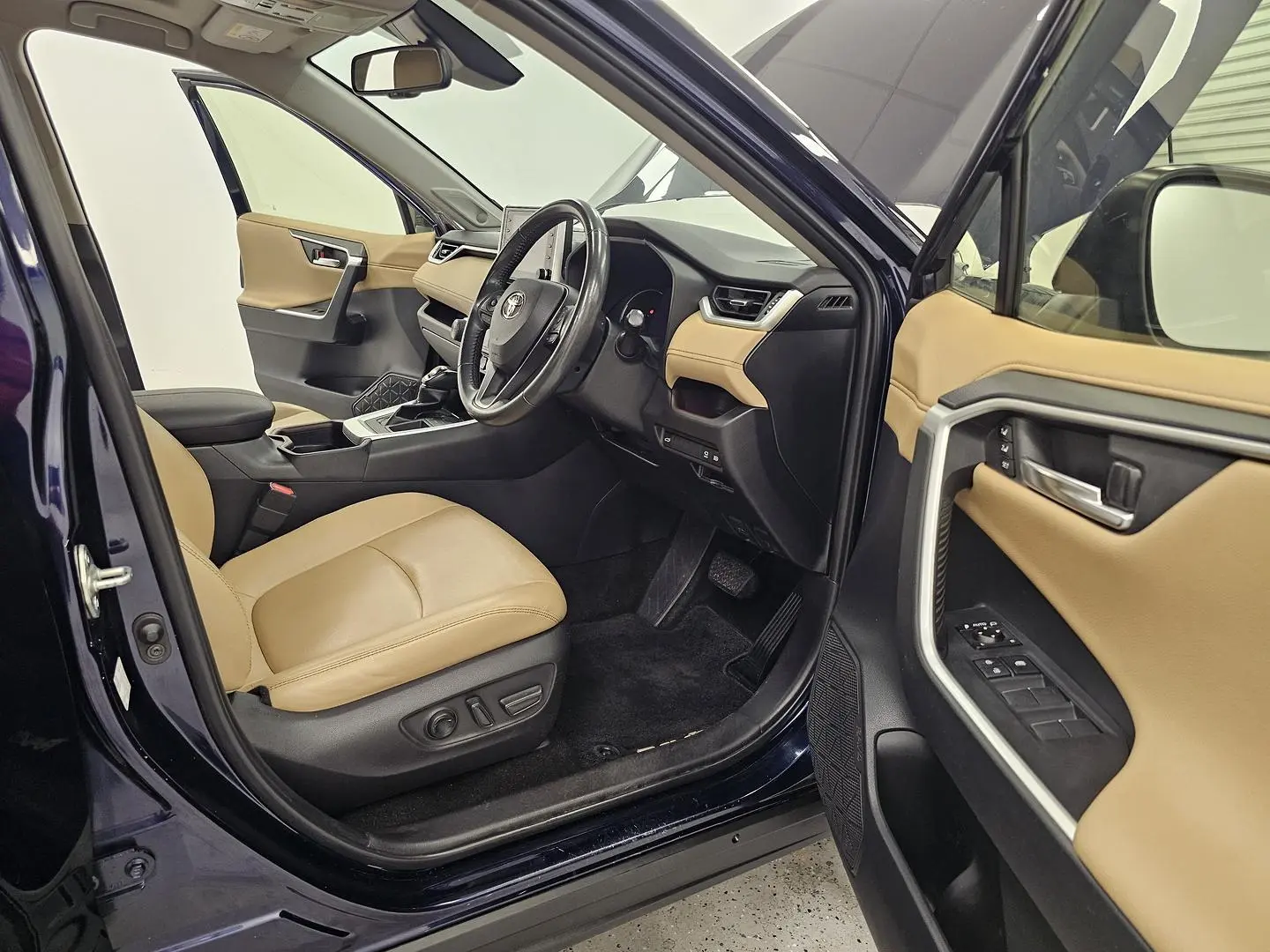 2021 Toyota RAV4 Gallery Image 23