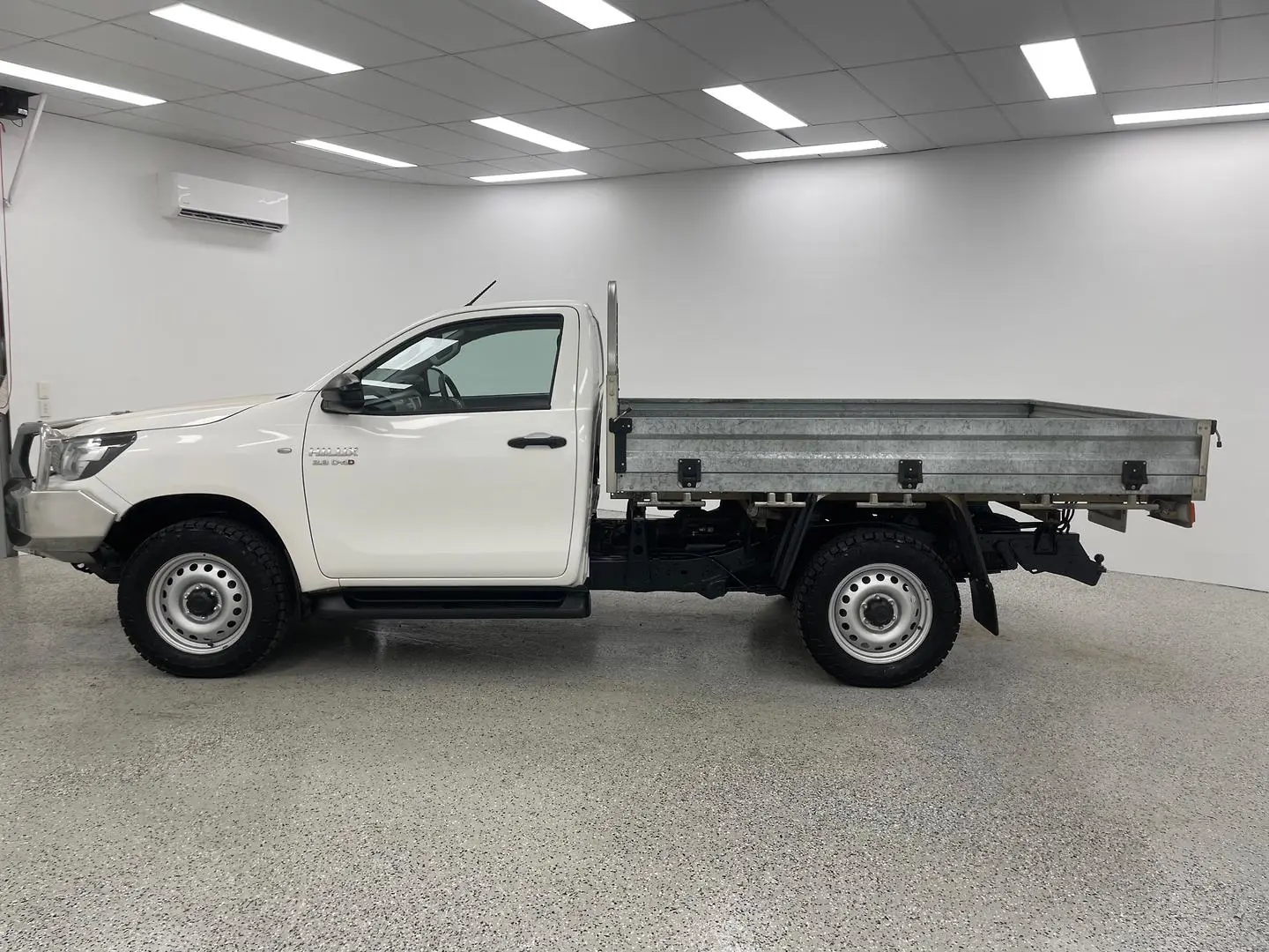 2020 Toyota Hilux Gallery Image 6