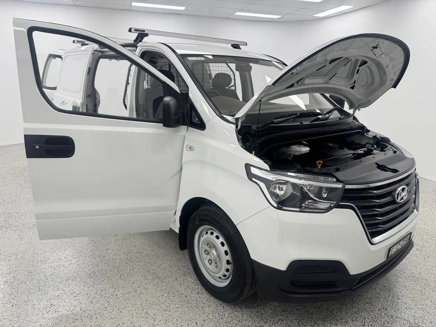 2020 Hyundai iLoad Gallery Image 7