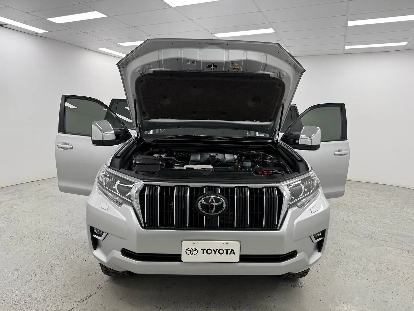 2022 Toyota Landcruiser Prado Gallery Image 24