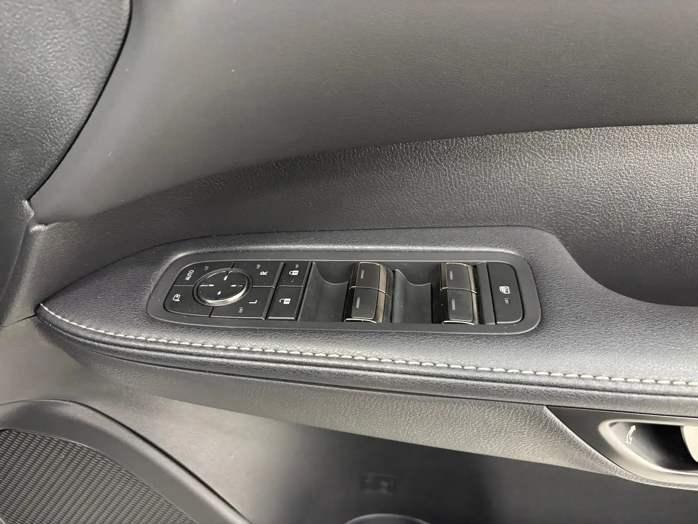 2025 Lexus RX Gallery Image 25