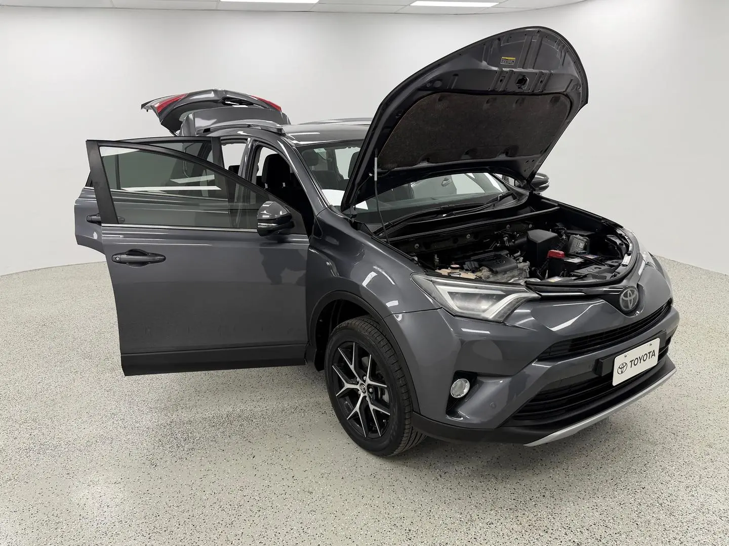 2018 Toyota RAV4 Gallery Image 11
