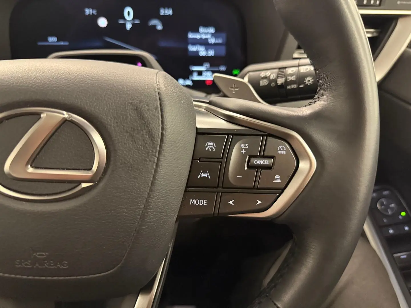 2025 Lexus GX Gallery Image 36