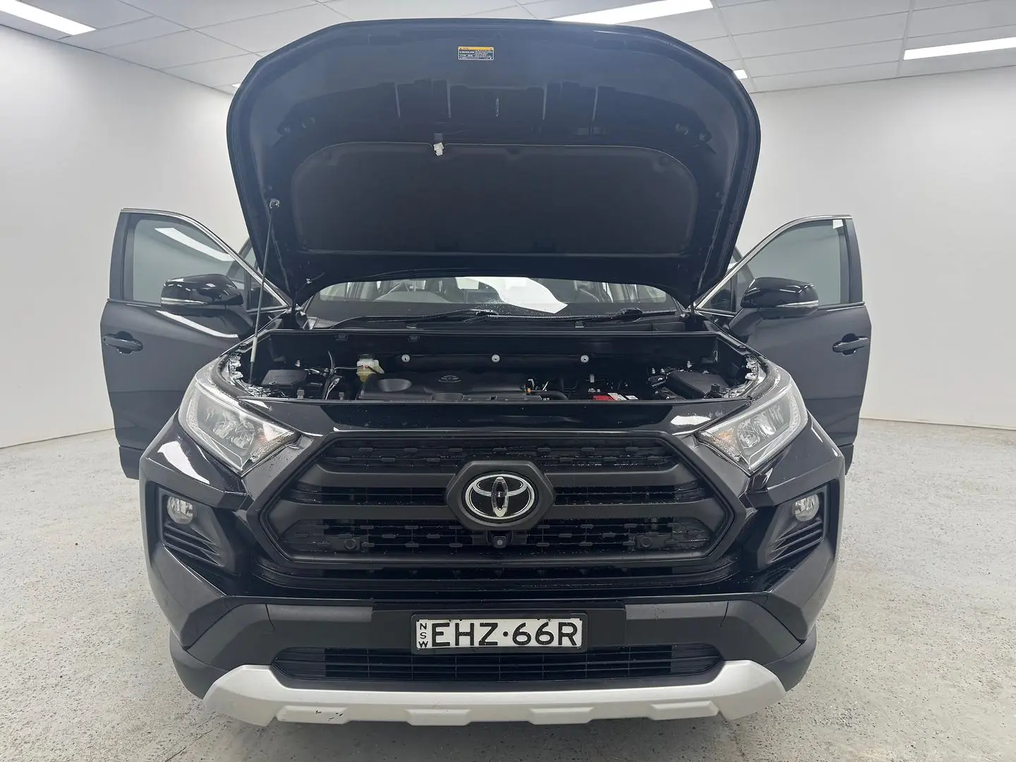 2020 Toyota RAV4 Gallery Image 13