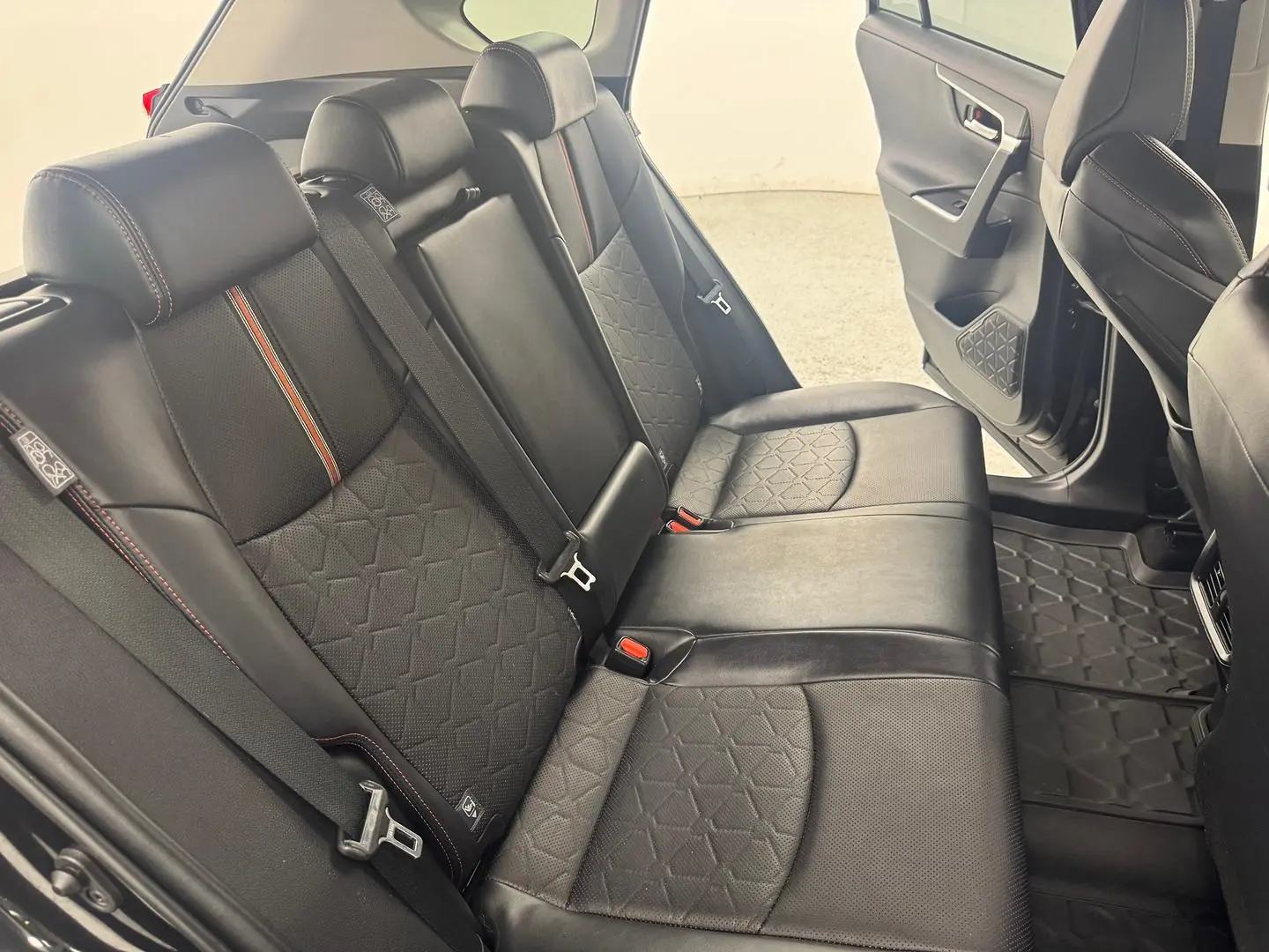 2020 Toyota RAV4 Gallery Image 25