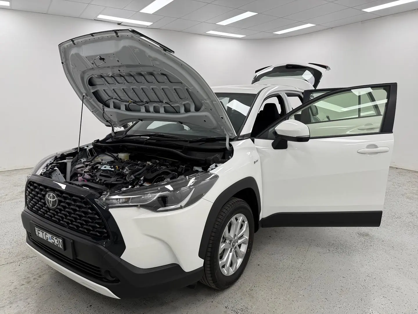 2025 Toyota Corolla Cross Gallery Image 8