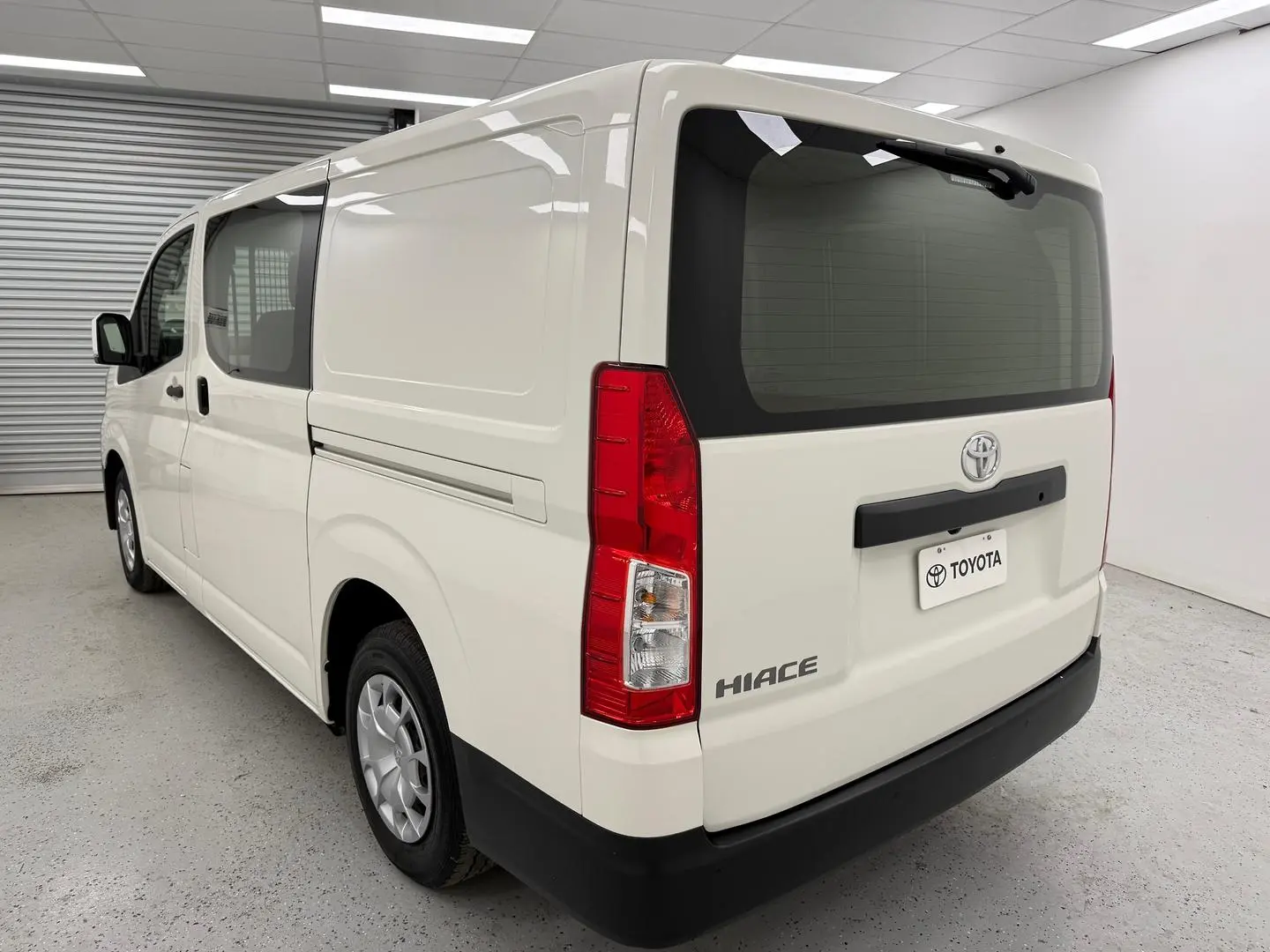 2022 Toyota Hiace Gallery Image 5