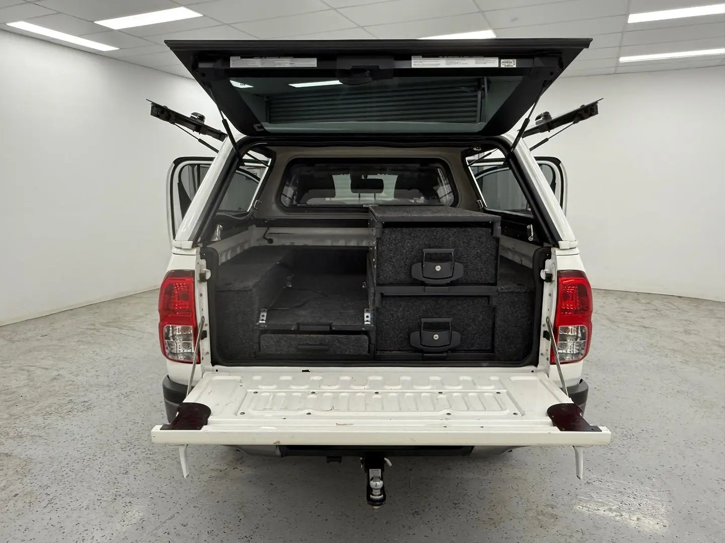 2020 Toyota Hilux Gallery Image 15