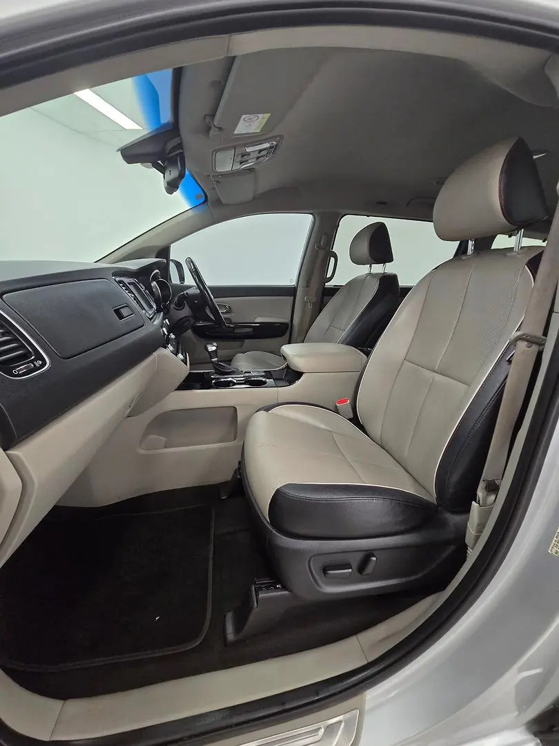 2019 Kia Carnival Gallery Image 32