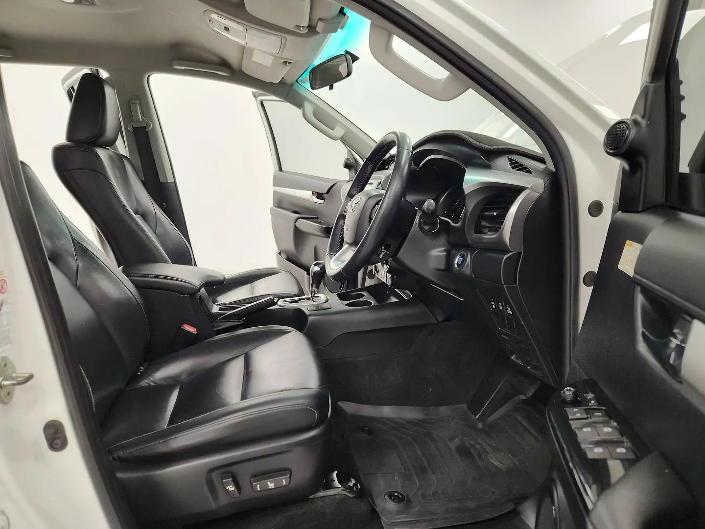 2017 Toyota Hilux Gallery Image 22